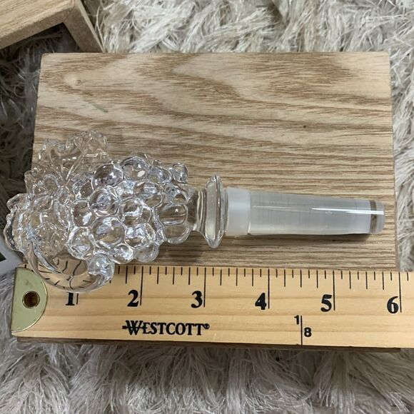 Mikasa Lead Crystal Fruit Collection Grapes
Bottle Stopper - Picture 12 of 17